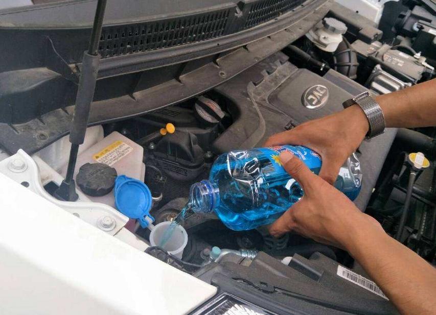 汽车玻璃水开关的正确使用方法,玻璃水如何正确使用