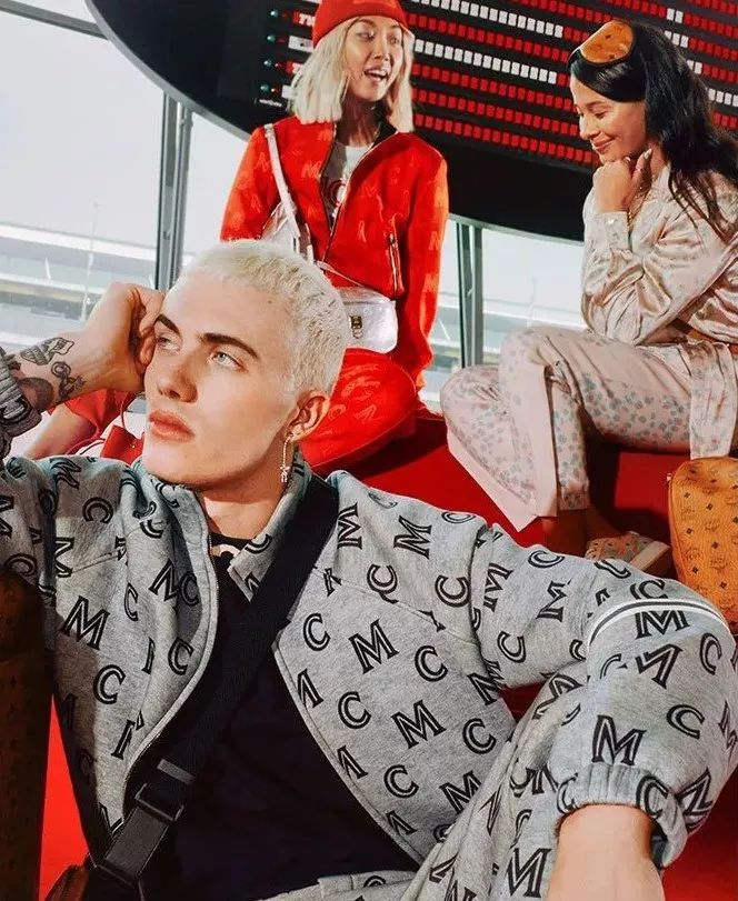 从濒临倒闭到年营收25亿,从濒临倒闭到市值266亿