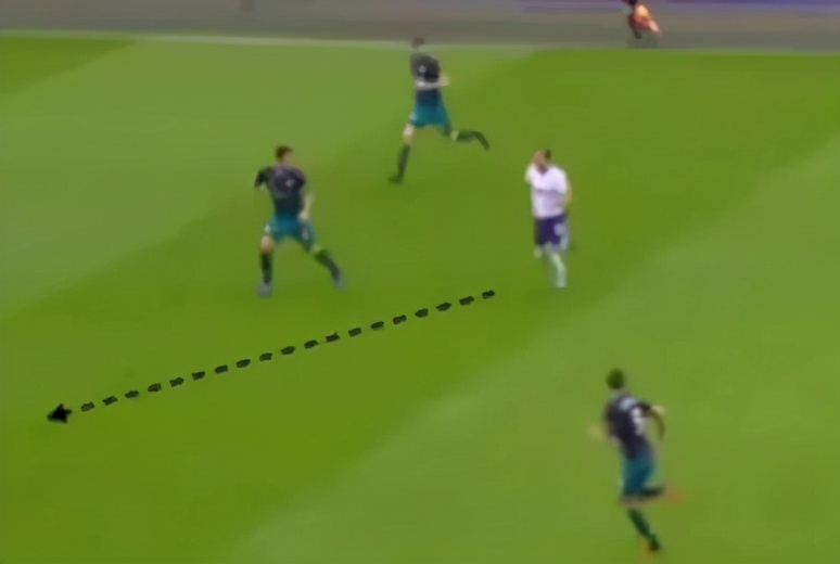 FootballTips|学习英超第一中锋凯恩机智跑位