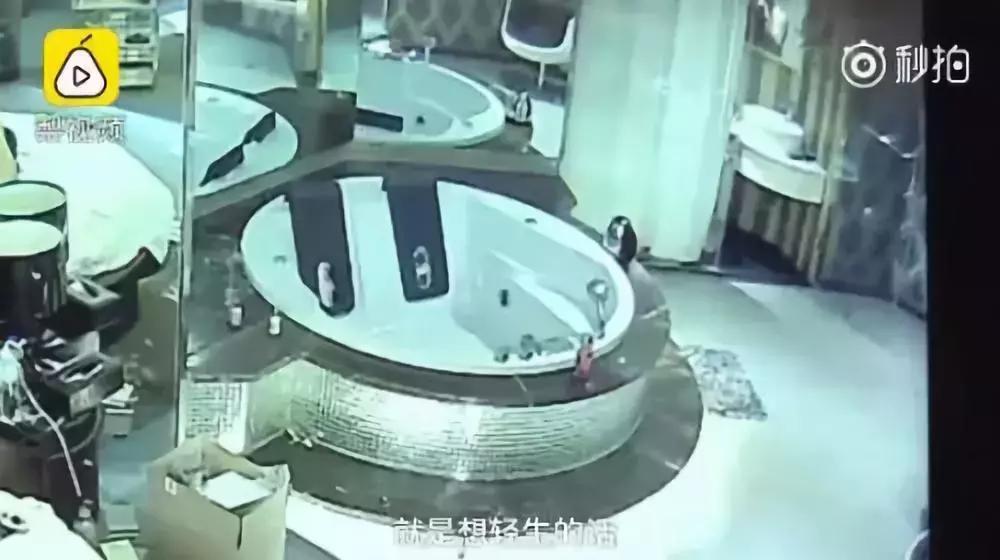 优衣库*拍偷**：“我在同学群里，看到了我的裸照”