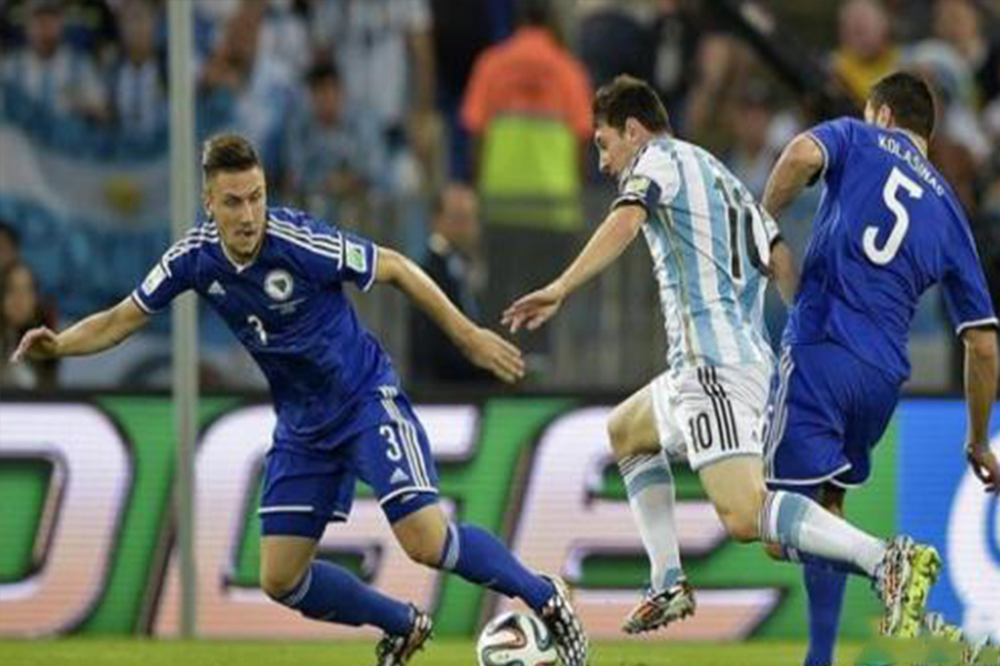 再来欣赏一下梅西的独门绝技,梅西永远是绿茵场上最棒的