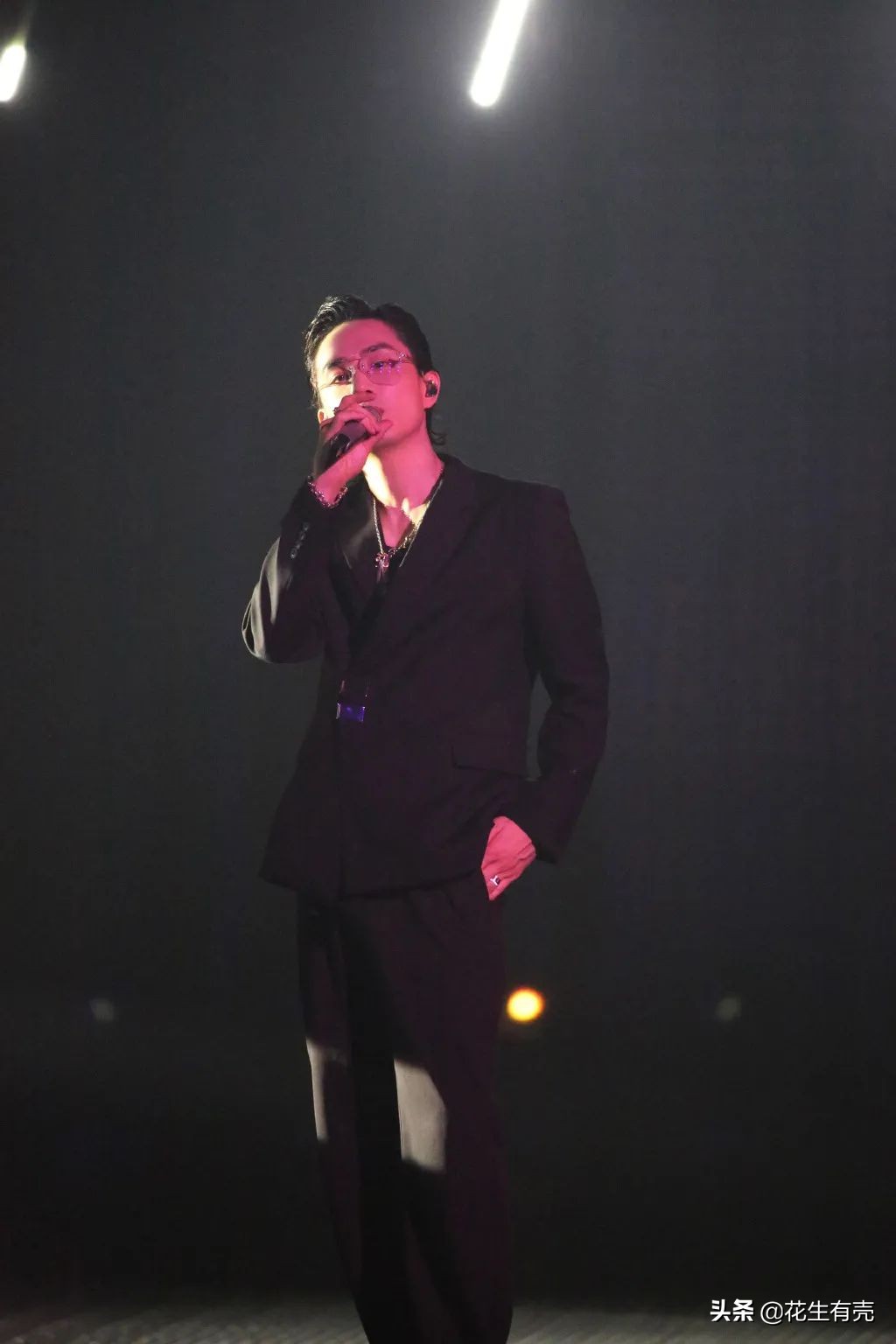 7年之后再次相遇韩剧,戚薇和李承铉跨年晚会双向奔赴