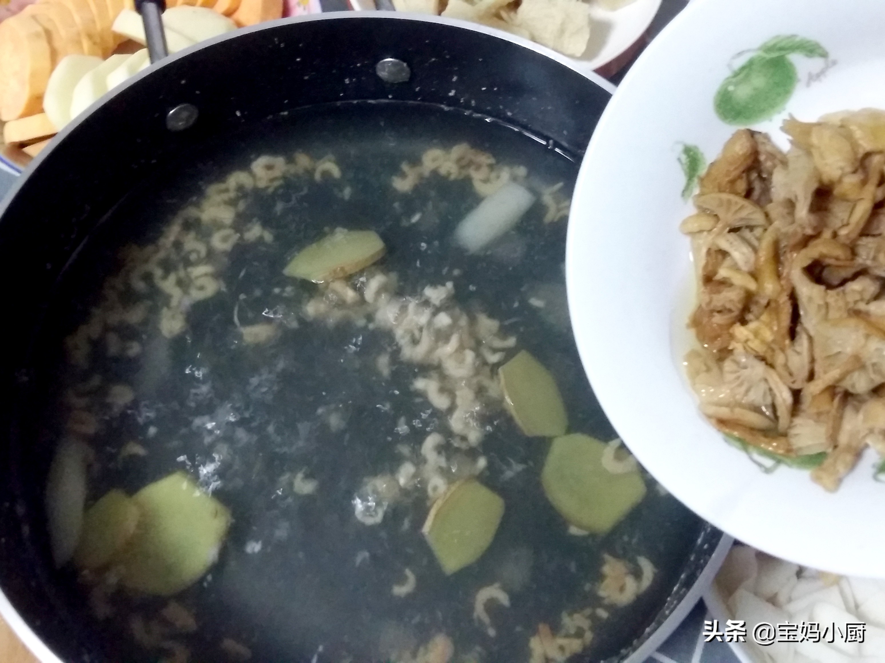 火锅自己在家怎么做好吃,自己在家做火锅推荐菜