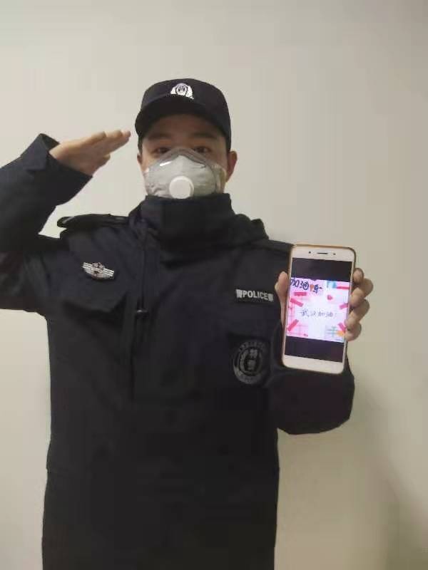 “青”力奉献，战“疫”有我，金普新区大学生手绘祝福为武汉加油