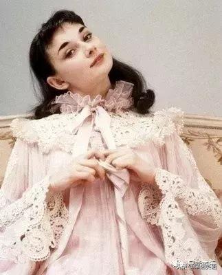 经历战乱，流产多次，嫁给3个男人，她永远是人间最美的天使！