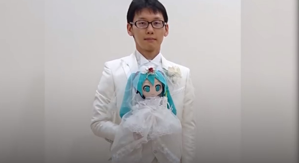 日本小伙和初音未来结婚梗图,日本和初音未来结婚的男子