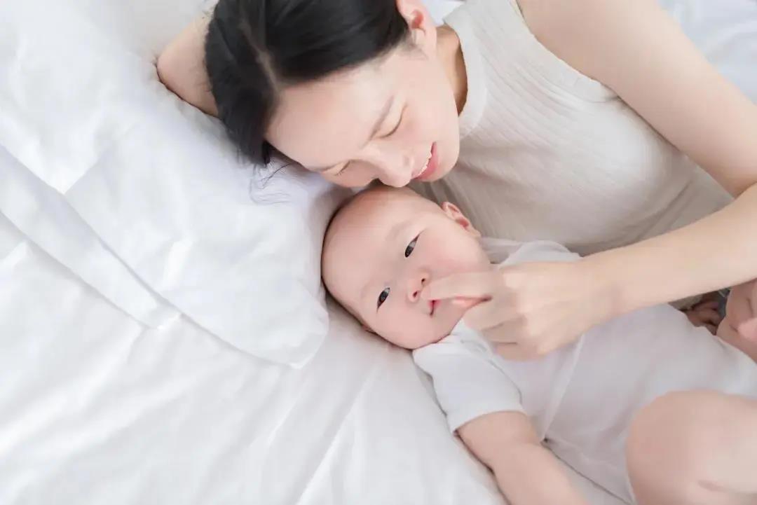 宝宝眼睛周围长湿疹要如何护理,宝宝湿疹怎么护理才能彻底治愈