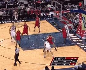 易建联国家队16年,易建联16岁时扣篮