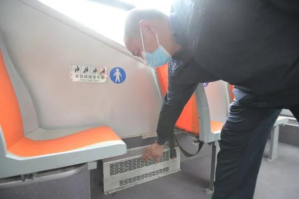 武汉温暖公交车,寒潮天气公交温暖乘客出行