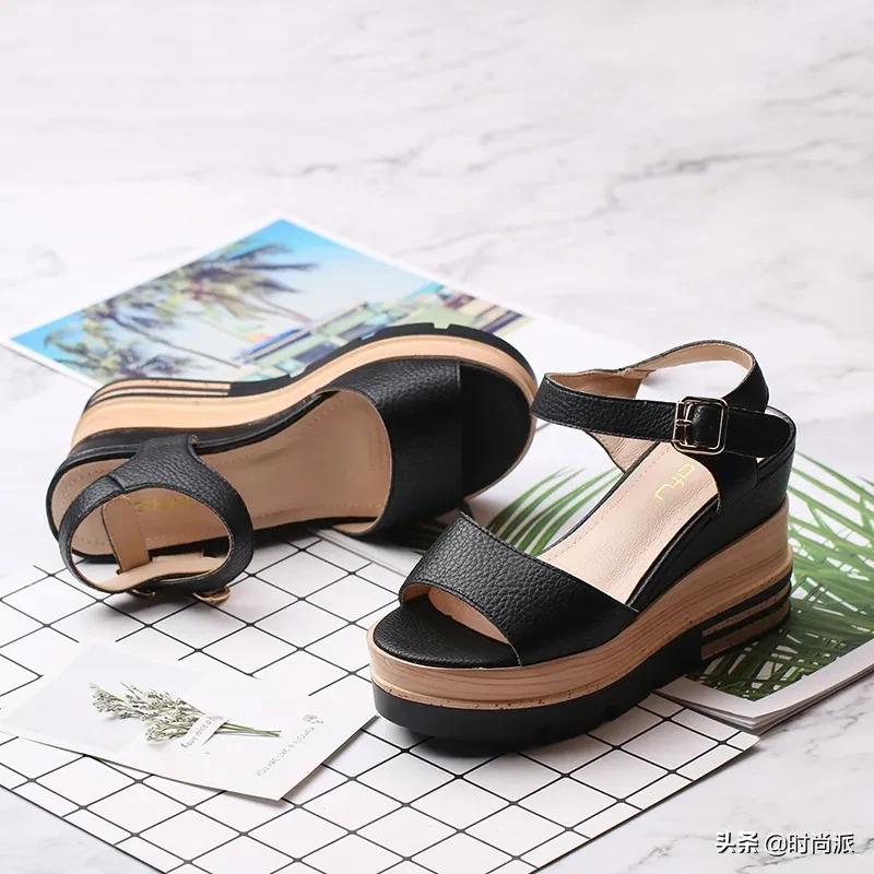 现在穿的凉鞋洋气点的,民族风软底妈妈凉鞋