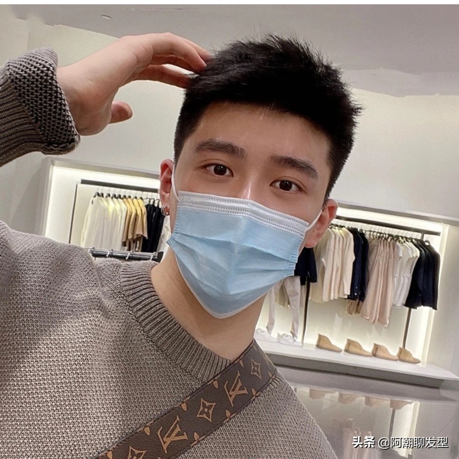 二十几岁的男生发型别再瞎剪了,试试这3款,剪完帅气涨颜值