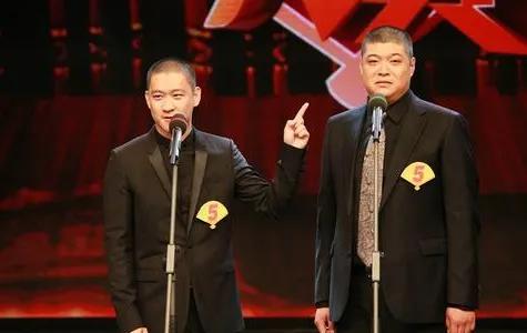 曹云金与富婆女友疑分手?前妻孕期出轨,相声馆倒闭事业爱情全完?