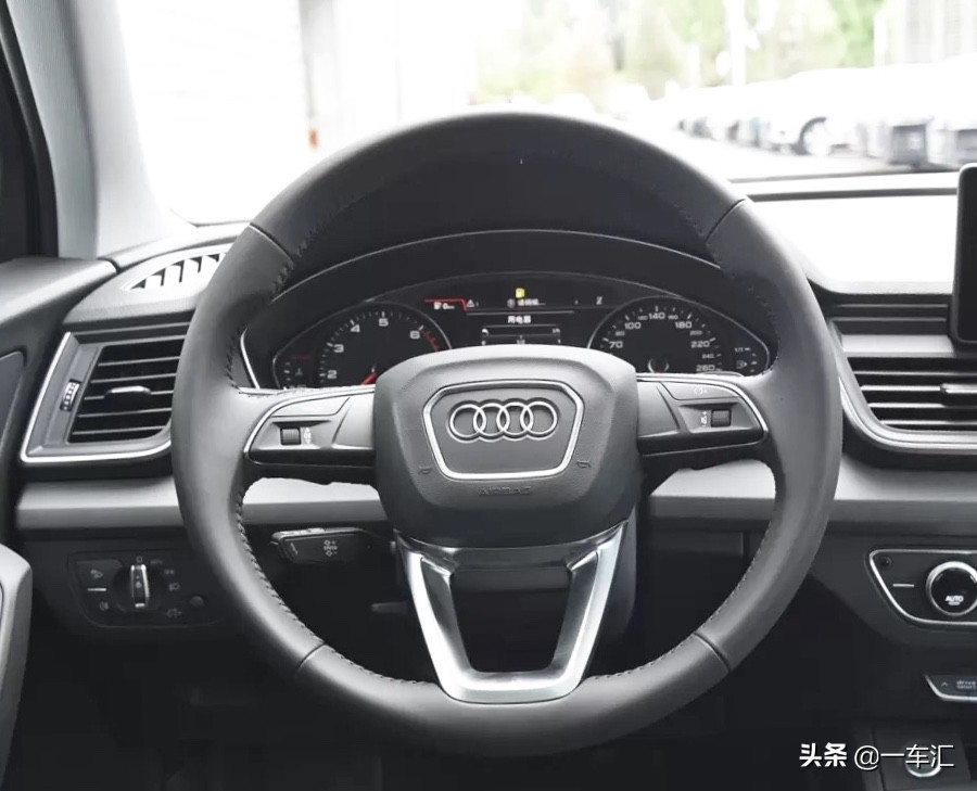 奥迪Q5L40TFSI荣享时尚型,2021款奥迪q5lsportback40tfsi落地价