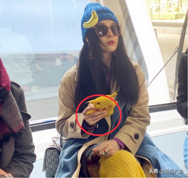 范冰冰晒自拍露出无名指戒指,范冰冰衣着平底鞋无名指戒指抢镜