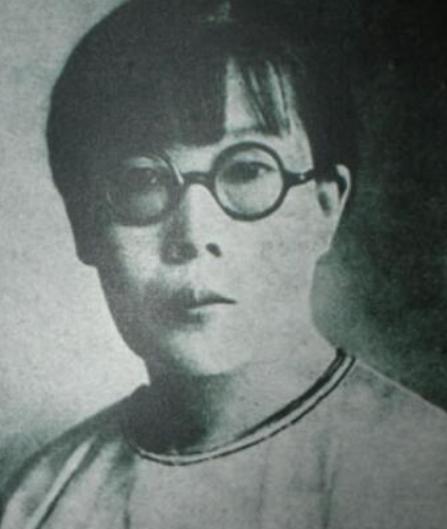 她带暗恋男友回家，不料他和妹妹一见钟情，母亲态度让人措手不及