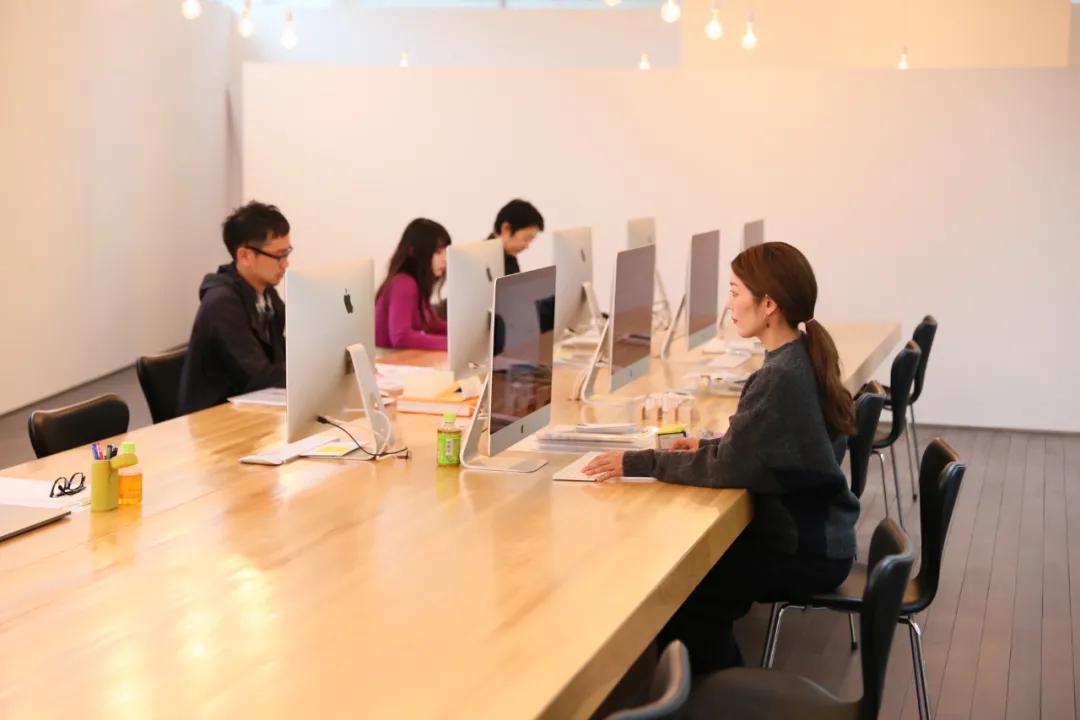 他为优衣库、日清变出设计魔术，这位日本设计师正在上海办展