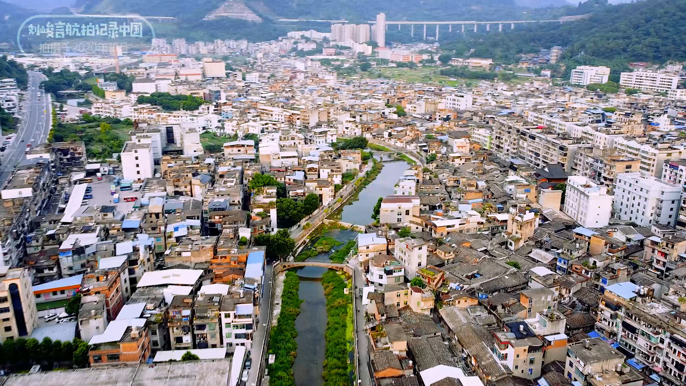 罗源这个小区的面积比城市还要大海景及高铁傍身却依旧空空荡荡