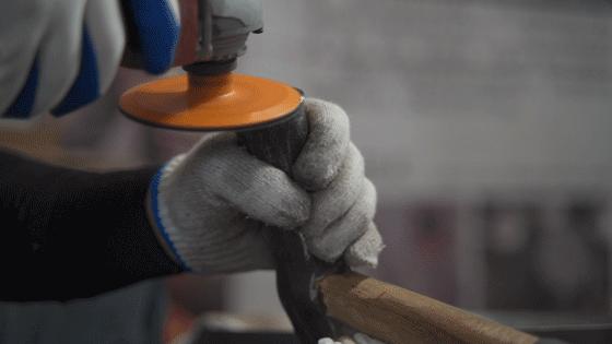 所有的不粘锅和大部分的铁锅,真正的无涂层不粘锅还是古老铁锅