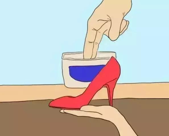 莫名想笑！白色雪地靴洗成黑鞋，店家：改色的钱我就不收了