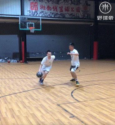 小个子面对防守紧逼怎么办,小个子防不住篮下怎么办