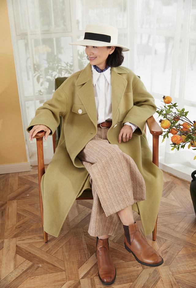 中年女性怎样穿搭才会清爽利索,女孩子要敢于尝试不同的穿搭风格