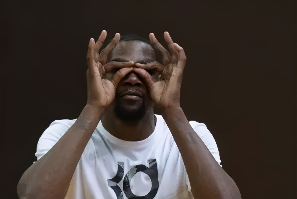 黑寡妇斯嘉丽被采访,杜兰特和斯嘉丽白头偕老