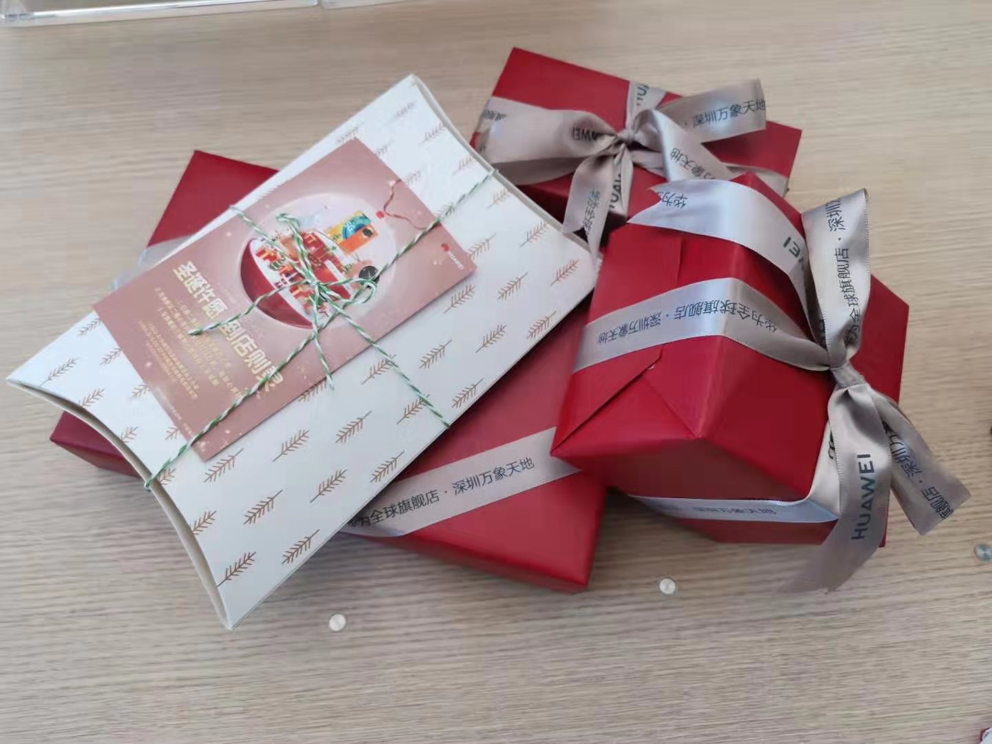 买耳机送耳机盒,华为手机开箱送耳机