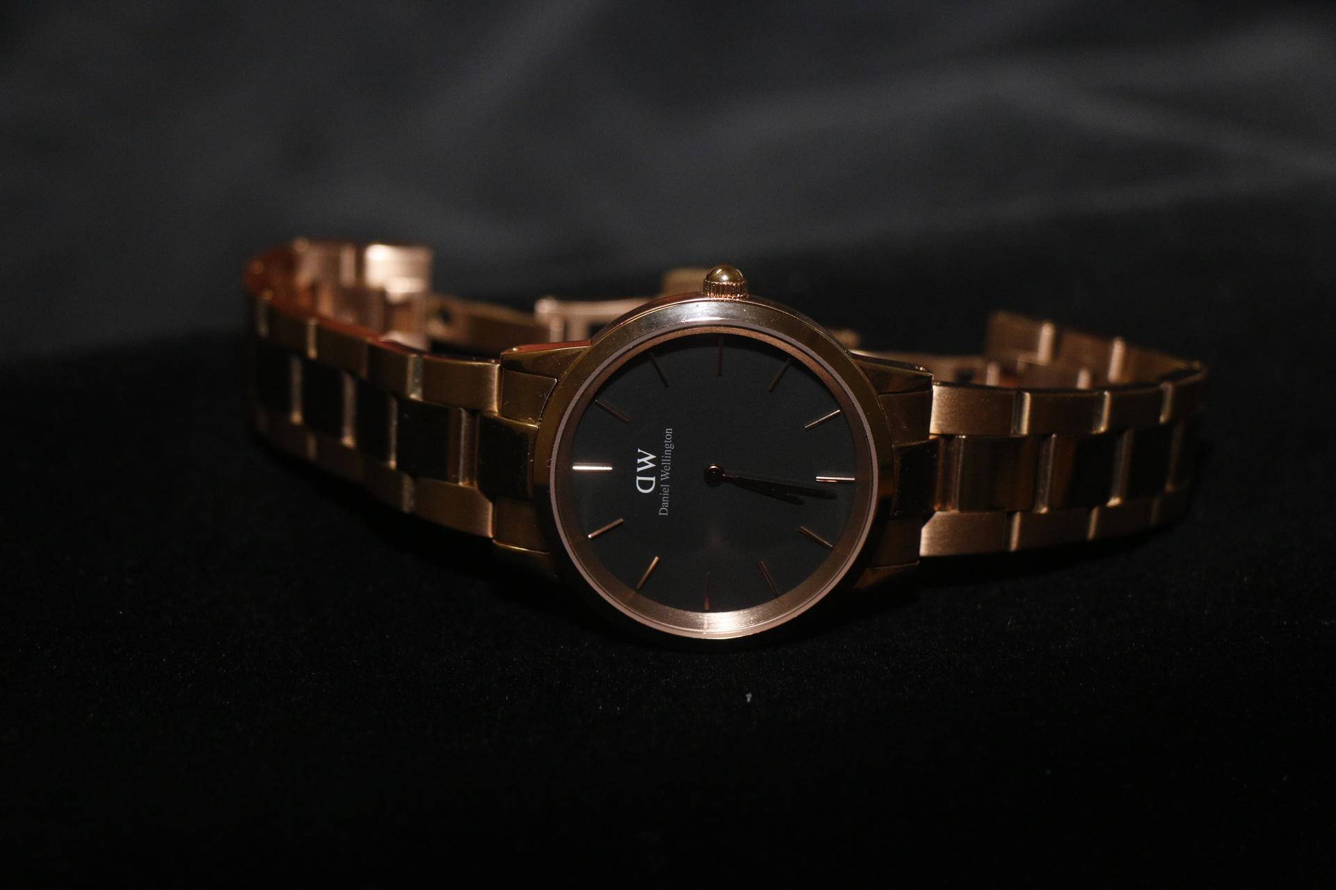 富婆送给他一块手表,富婆送的高端手表