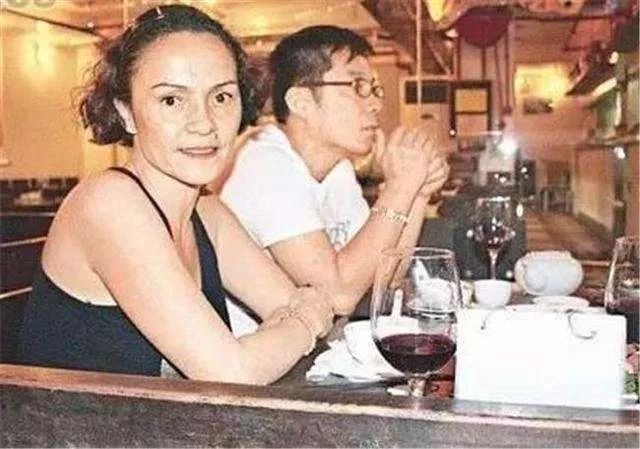 张柏芝给孩子煮菜,张柏芝喂儿子吃饭