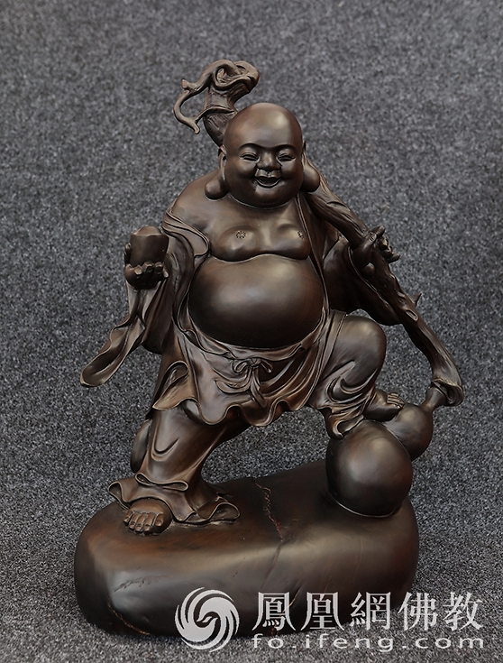 桐柏山木雕博物馆弥勒佛雕像,桐柏木雕博物馆龙的雕像