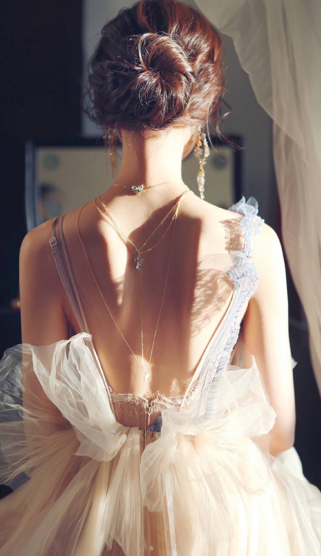 女人吃减肥药后喝水,吃减肥药尿发黄是什么原因