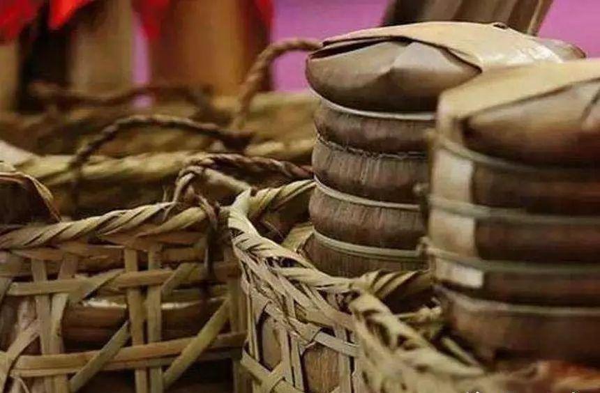 普洱茶正确的仓储应该是什么样的,普洱茶的干仓和湿仓的区别在哪里