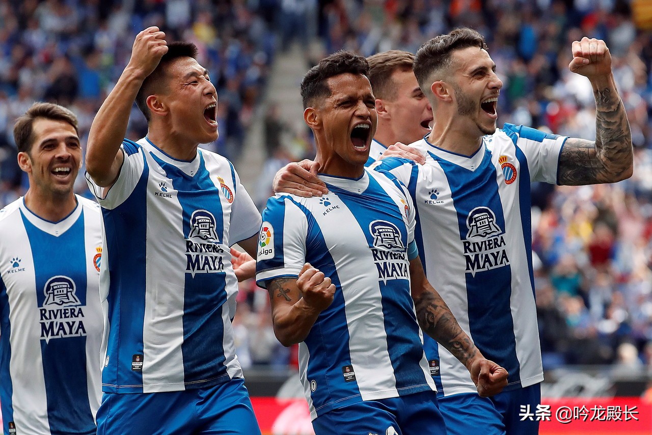 武磊留洋对比,武磊赛季首球五星红旗