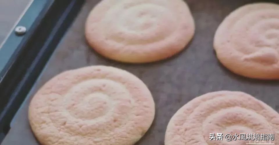 不用去韩国排队,也能吃到火爆的ins的LeBreakLab草莓蛋糕卷