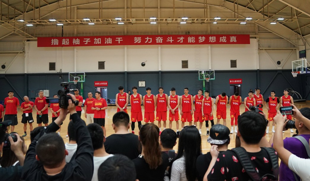 李宁赞助cba今年赞助哪些球鞋,李宁赞助cba新赛季连帽热身服