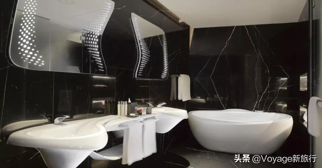 不可多得的扎哈遗作，这家最新开幕的未来感酒店，仿佛睡在酷炫的太空飞船里！