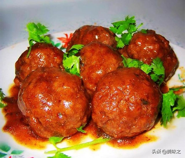 红烧狮子头最正宗的做法软糯醇香,红烧狮子头经典做法香滑软糯