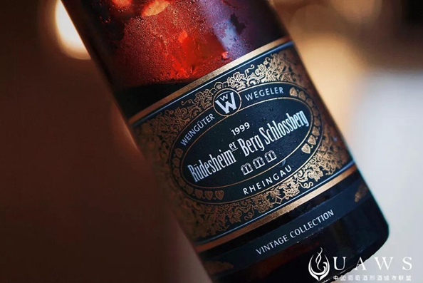 德国葡萄酒酒标背标,德国啤酒标志是个马