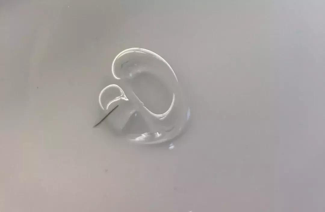 戴上隐形眼镜但是找不到了,隐形眼镜没有摘但是找不到了