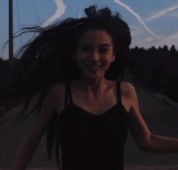 女星出席活动走光成常态，范冰冰是经常性，最意外的应是赵丽颖