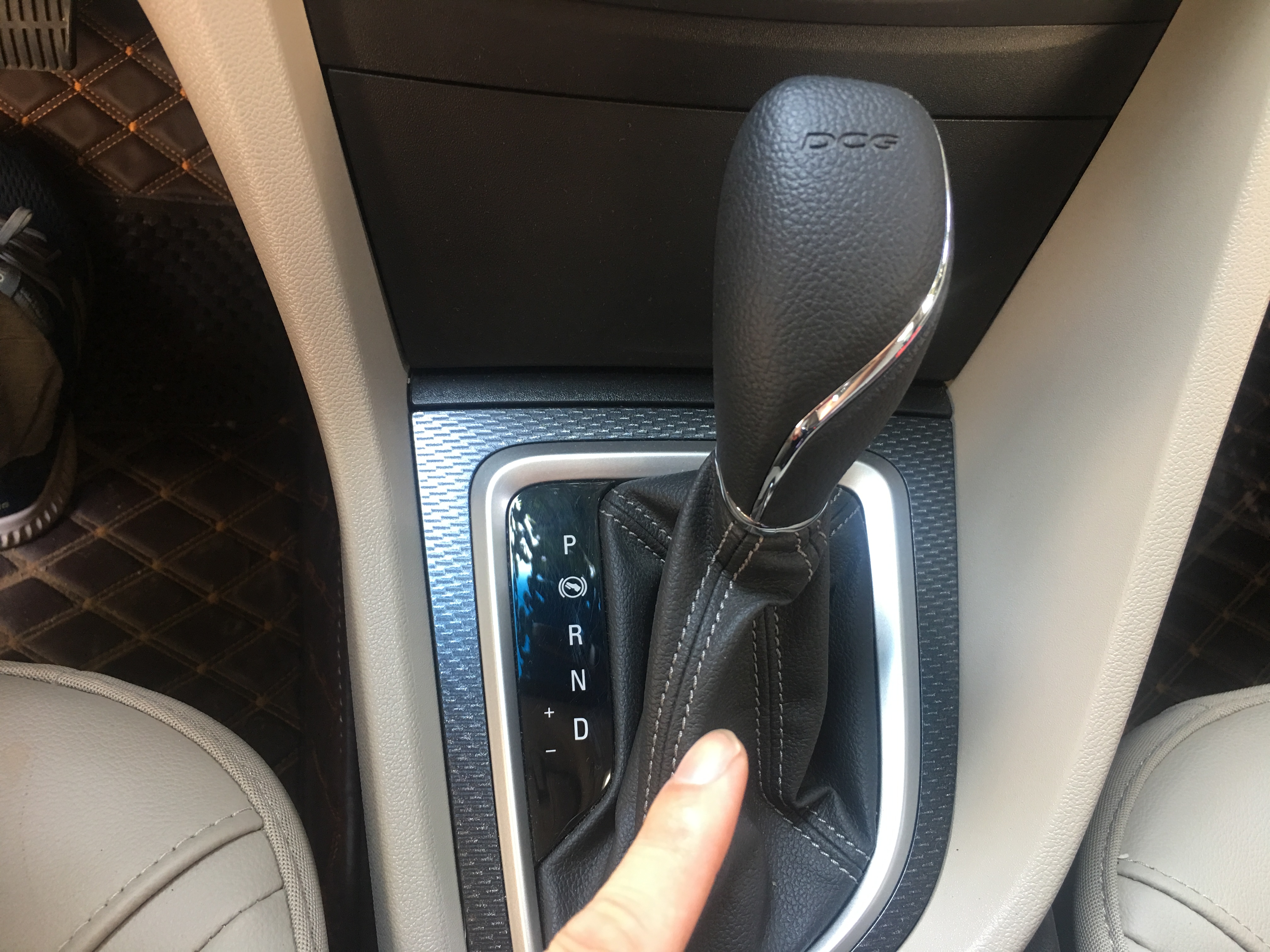 新手不敢开车上路要掌握三个点,新手上高速注意事项和安全技巧