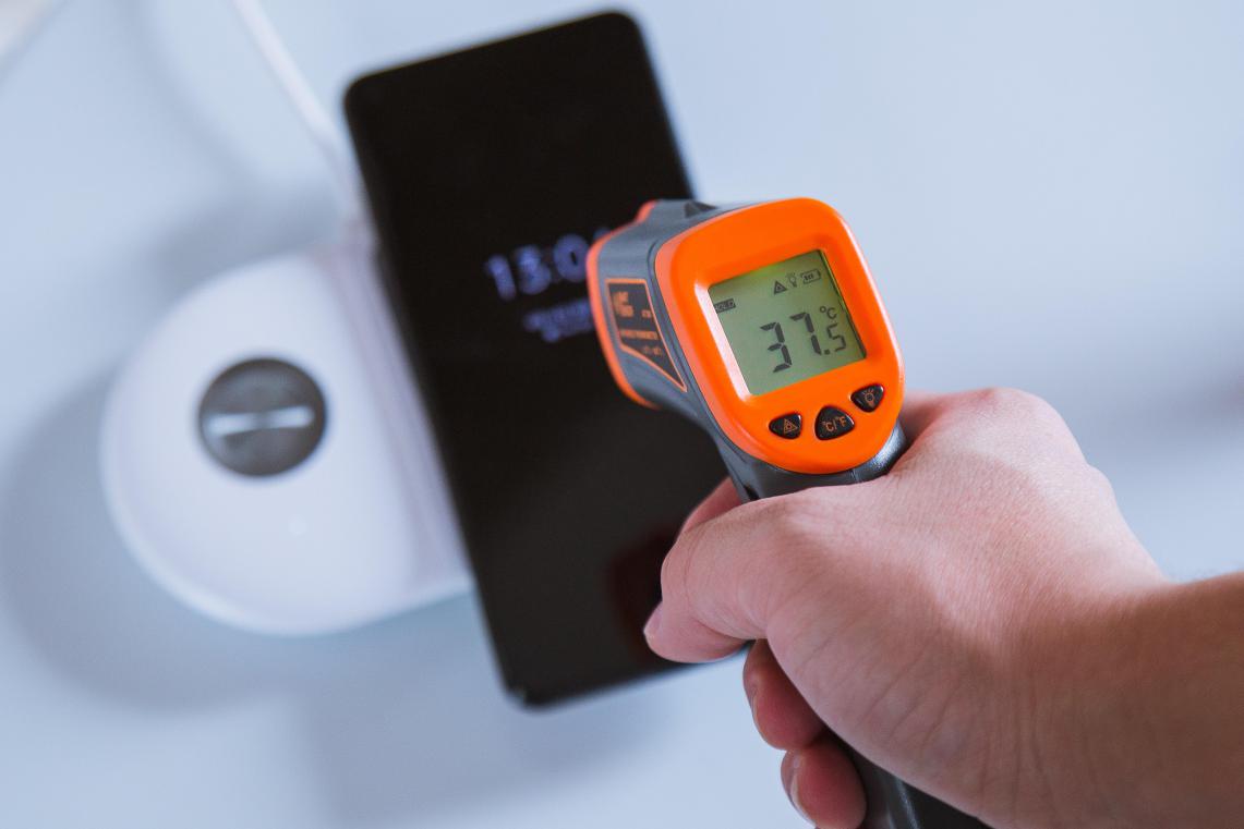 都有无线充电技术，华为OPPO小米实测对比，差距有多大？