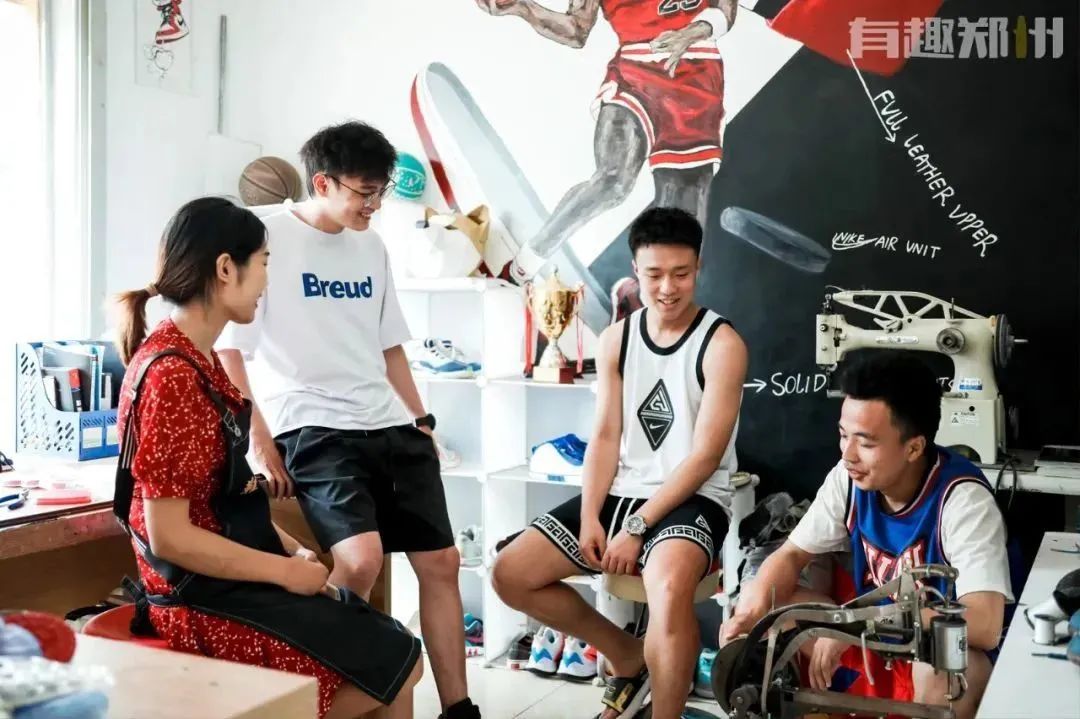 郑州90后男孩创业成功案例,郑州90后男孩创业干修鞋