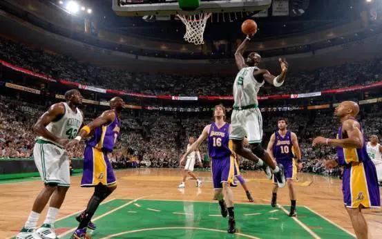 狼王加内特穿过的球鞋,球鞋加内特