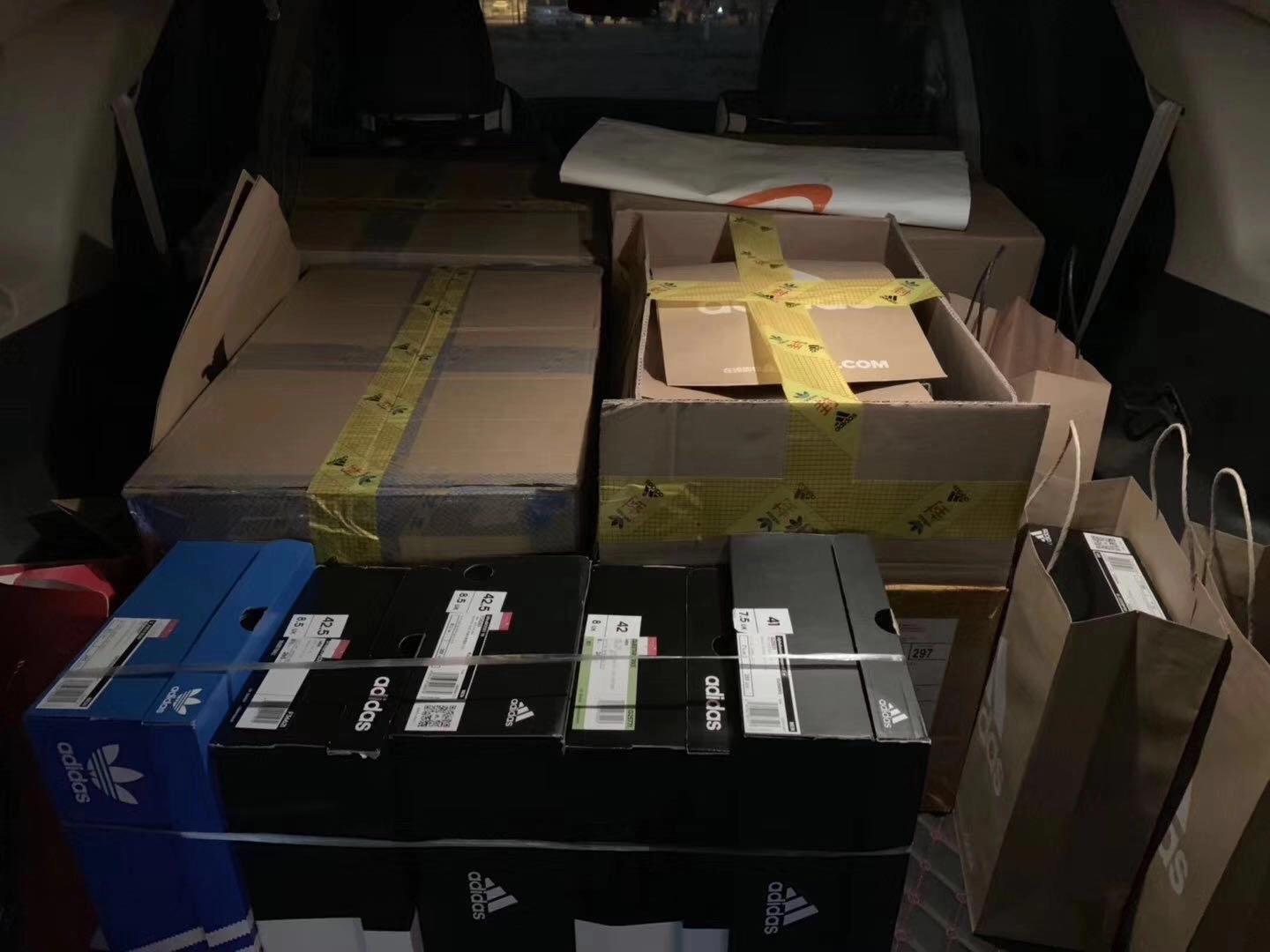 现在买阿迪耐克的多吗,临街的耐克阿迪为啥这么便宜