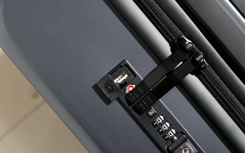 快速取物，为商务人士定制地平线8号登机箱体验