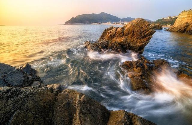 受台风影响深圳哪些景区关闭,被台风山竹破坏后的大梅沙景象