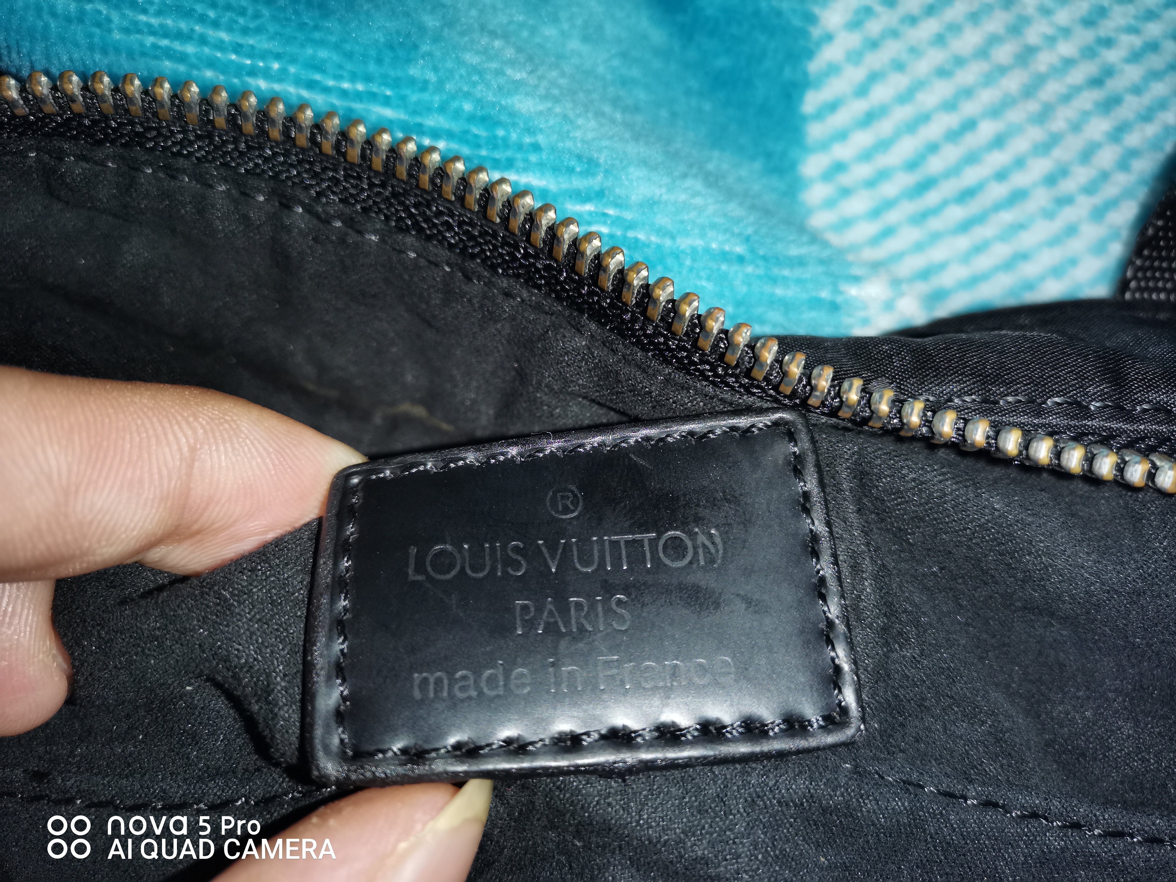 求大神帮忙鉴定一下是正品吗,求大神帮忙鉴定一下真假