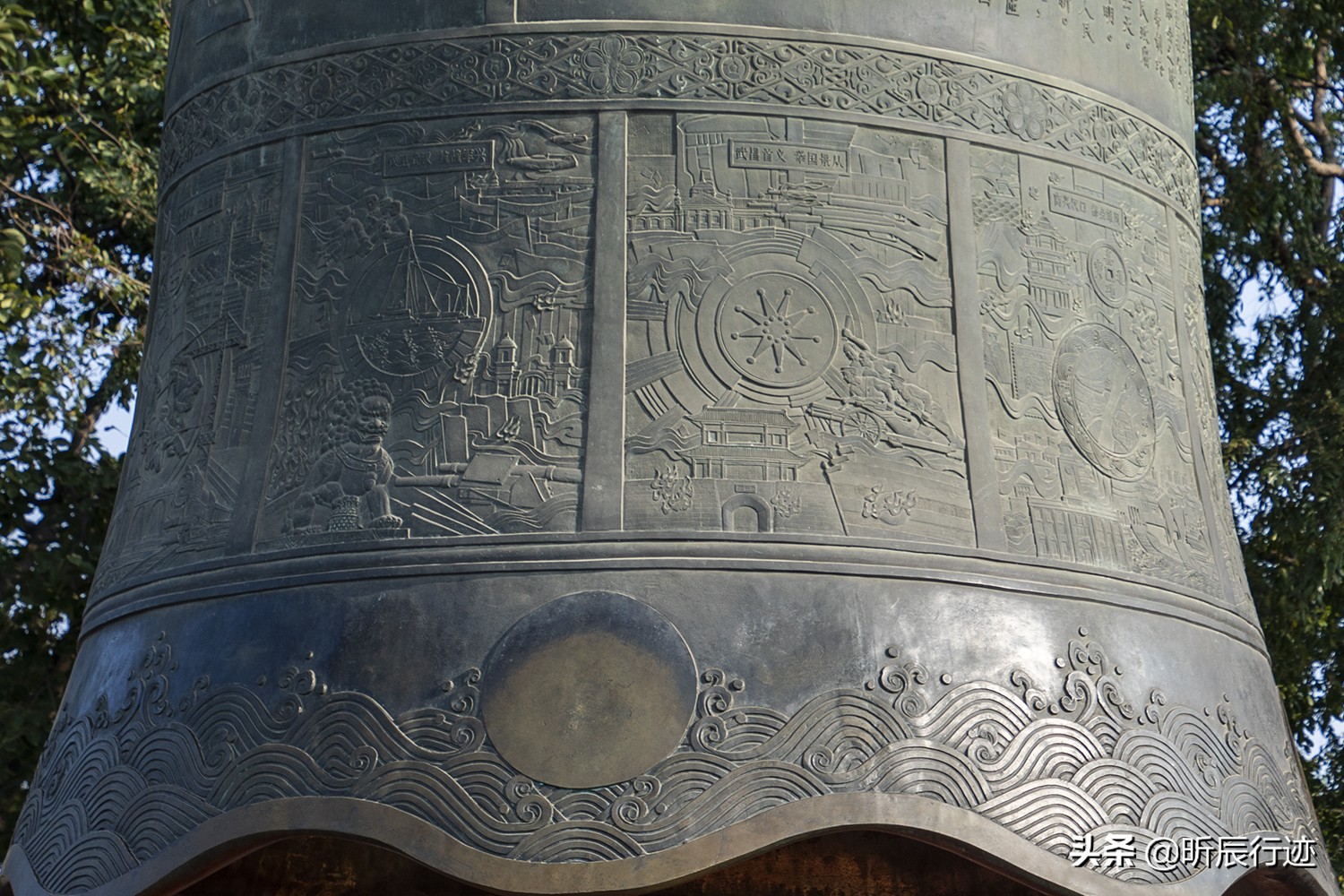 黄鹤楼千禧钟旁边的葫芦,黄鹤楼千禧钟多少钱一个