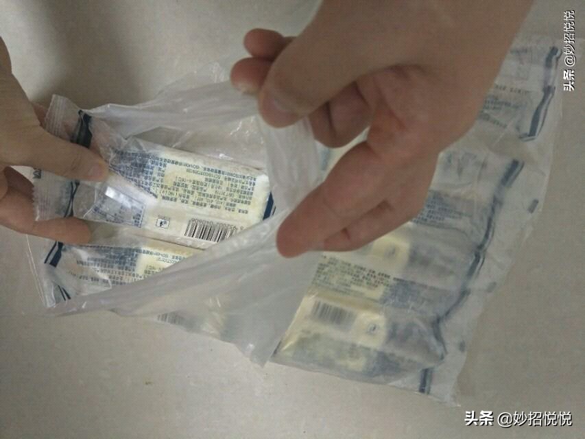 冰淇淋硬怎么变软,冰淇淋冻得太硬怎么办